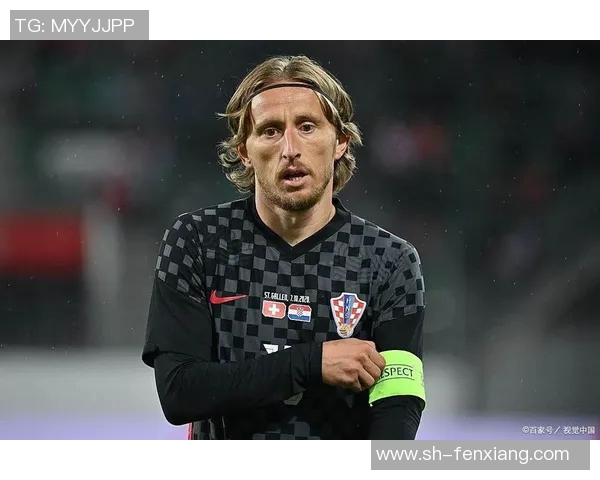 莫德里奇：足球场上的智慧与灵动，传奇中场的辉煌人生与不屈精神